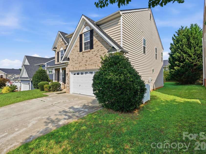 182 Wedge View Way, Statesville, NC 28677.  MLS# CAR4403962, YatesRealty ID 38528. 