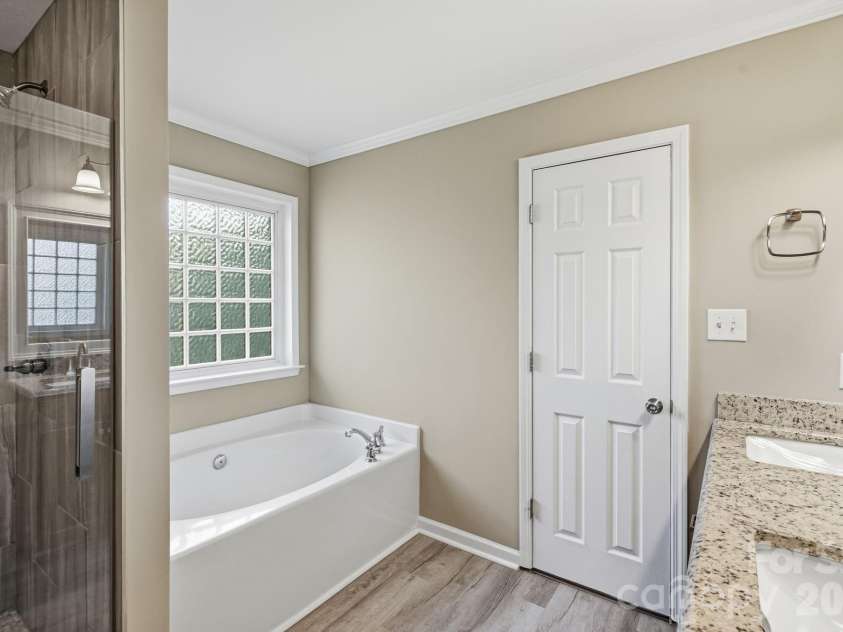182 Wedge View Way, Statesville, NC 28677.  MLS# CAR4403962, YatesRealty ID 38528. 