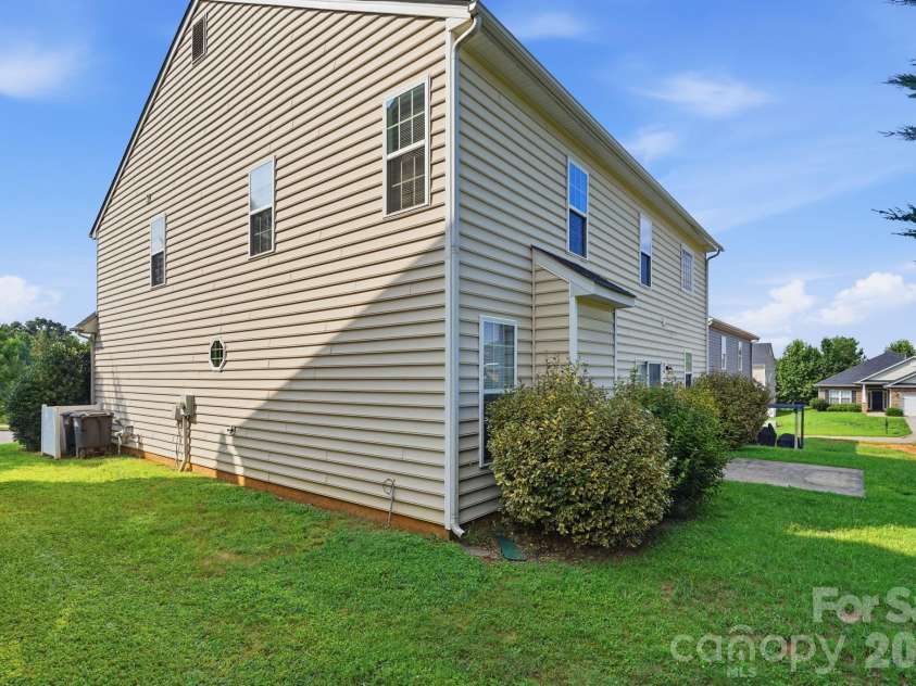 182 Wedge View Way, Statesville, NC 28677.  MLS# CAR4403962, YatesRealty ID 38528. 