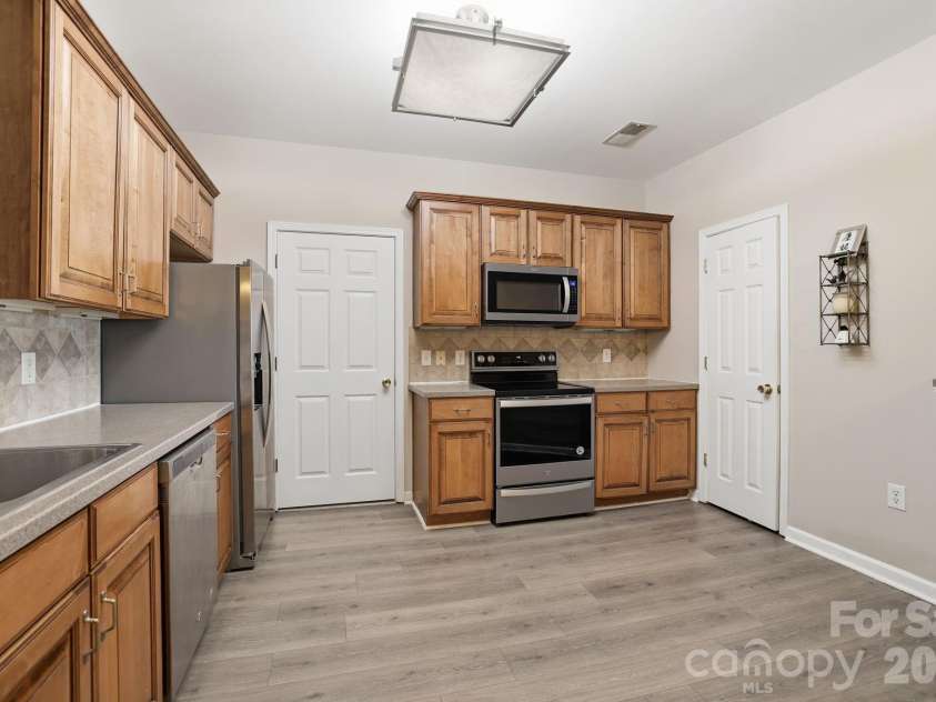 14451 San Paolo Lane, Charlotte, NC 28277.  MLS# CAR4398732, YatesRealty ID 38529. 