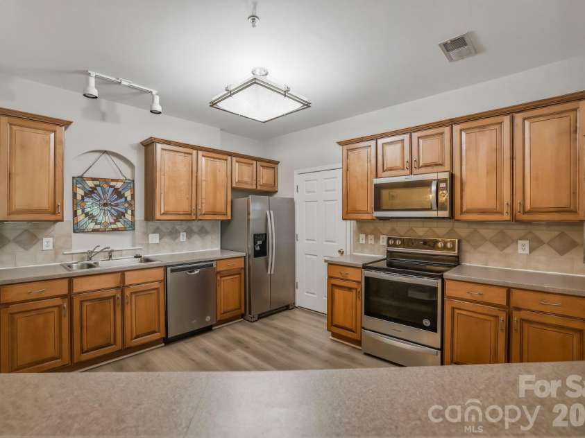 14451 San Paolo Lane, Charlotte, NC 28277.  MLS# CAR4398732, YatesRealty ID 38529. 