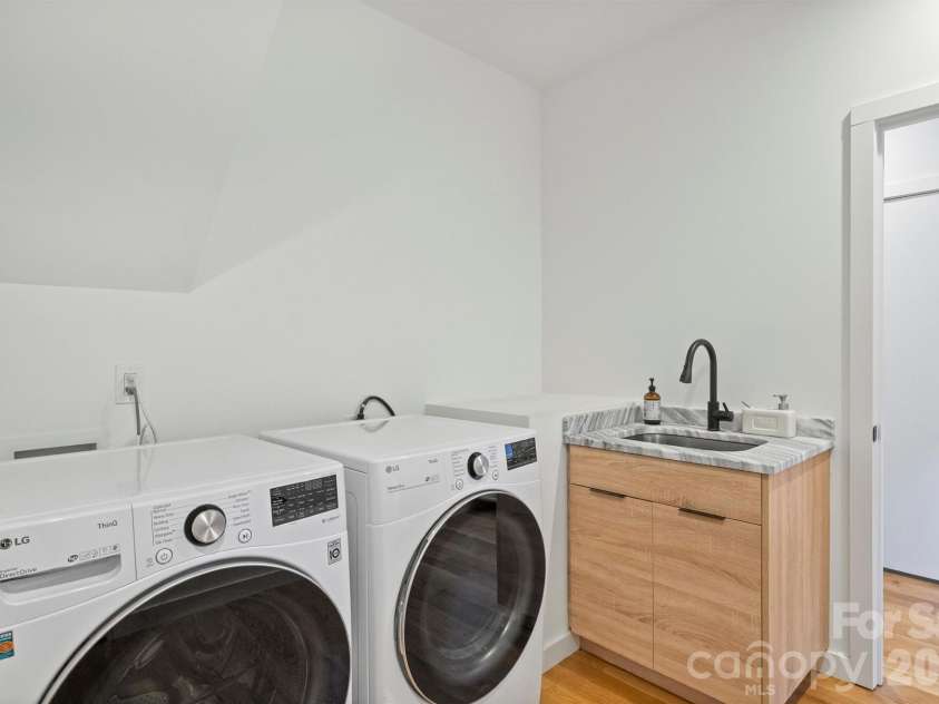 1609 Pegram Street, Charlotte, NC 28205.  MLS# CAR4331731, YatesRealty ID 3853. 