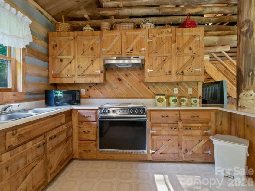230 Chatter Box Lane, Green Mountain, NC 28740.  MLS# CAR4402999, YatesRealty ID 38533. 