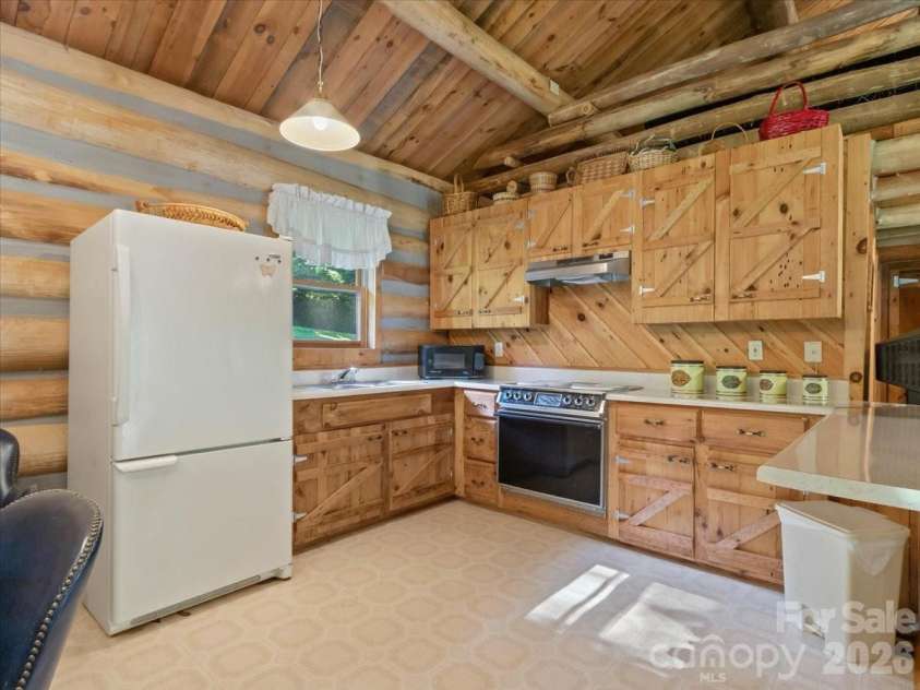 230 Chatter Box Lane, Green Mountain, NC 28740.  MLS# CAR4402999, YatesRealty ID 38533. 