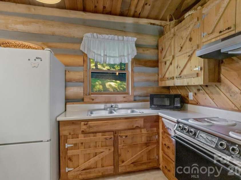 230 Chatter Box Lane, Green Mountain, NC 28740.  MLS# CAR4402999, YatesRealty ID 38533. 