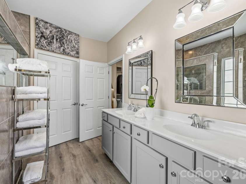 1001 Mesa Verde Drive, Fort Mill, SC 29707.  MLS# CAR4399739, YatesRealty ID 38541. Primary Bath