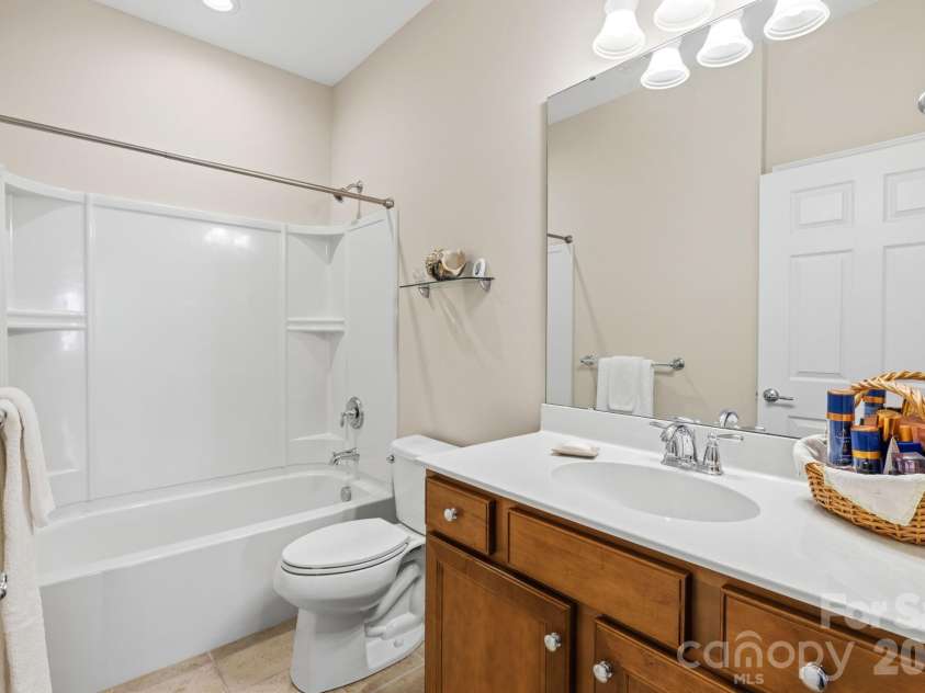 1001 Mesa Verde Drive, Fort Mill, SC 29707.  MLS# CAR4399739, YatesRealty ID 38541. Secondary Bath