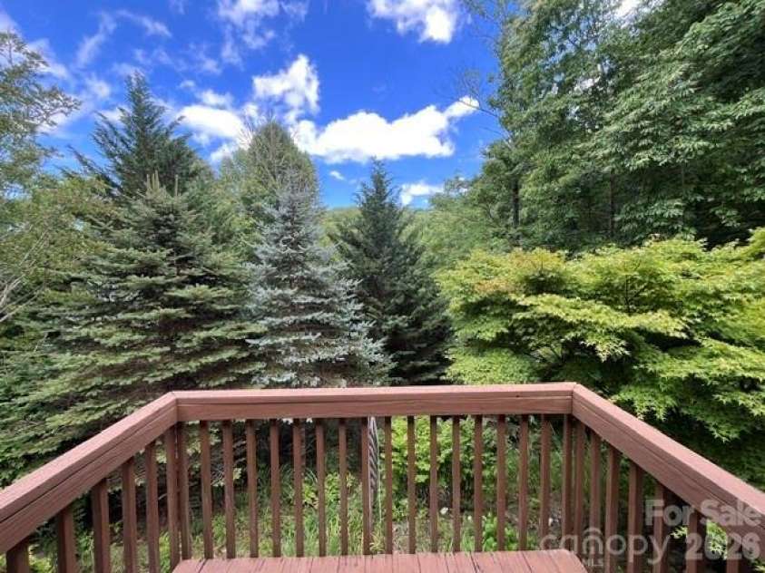 105 Chestnut Hill Road, Black Mountain, NC 28711.  MLS# CAR4405529, YatesRealty ID 38542. 