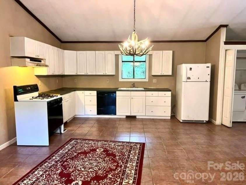 105 Chestnut Hill Road, Black Mountain, NC 28711.  MLS# CAR4405529, YatesRealty ID 38542. 