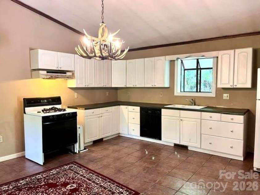 105 Chestnut Hill Road, Black Mountain, NC 28711.  MLS# CAR4405529, YatesRealty ID 38542. 