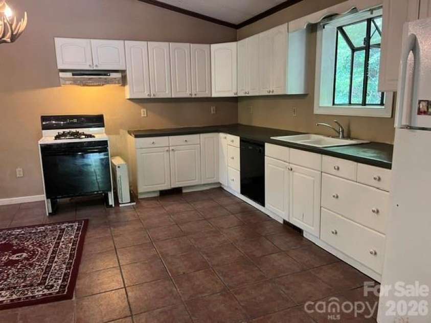 105 Chestnut Hill Road, Black Mountain, NC 28711.  MLS# CAR4405529, YatesRealty ID 38542. 