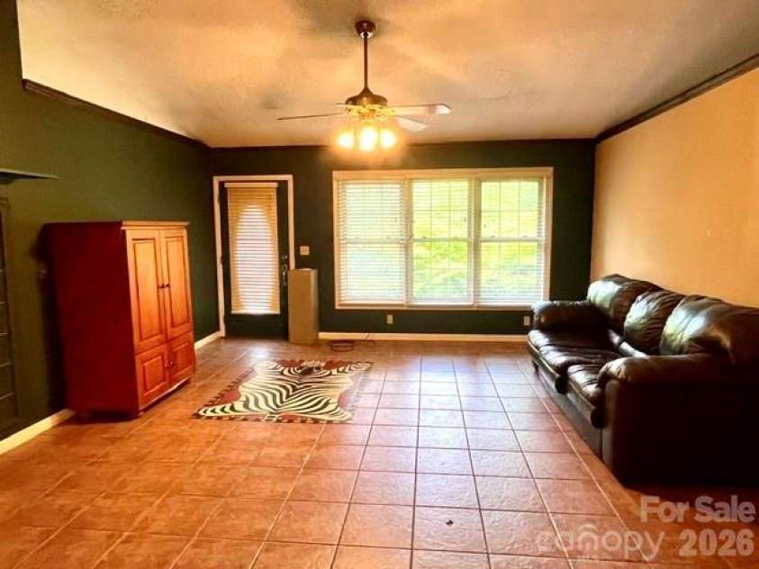 105 Chestnut Hill Road, Black Mountain, NC 28711.  MLS# CAR4405529, YatesRealty ID 38542. 