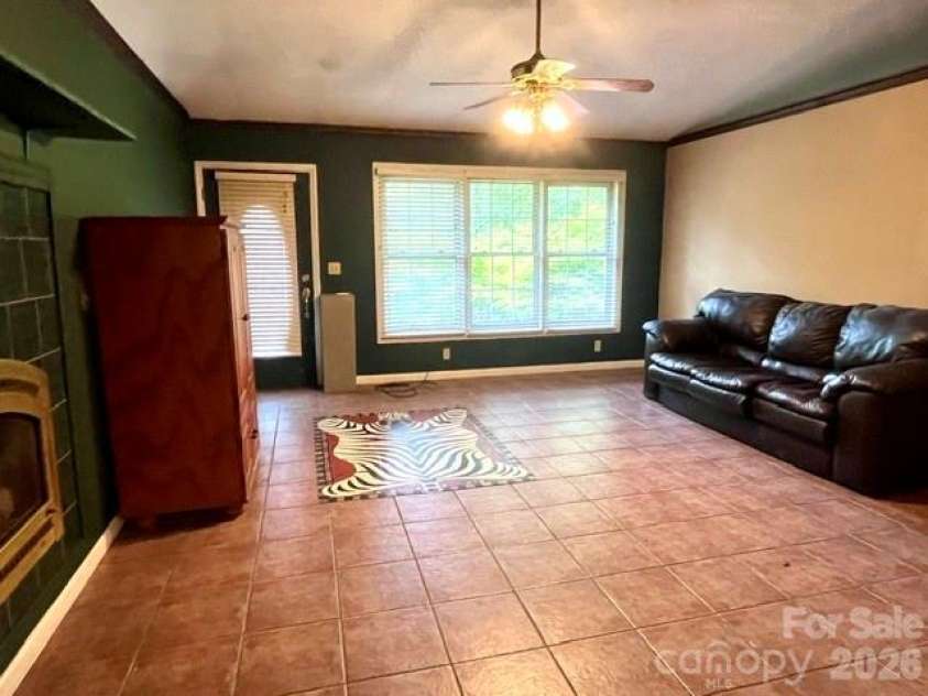 105 Chestnut Hill Road, Black Mountain, NC 28711.  MLS# CAR4405529, YatesRealty ID 38542. 
