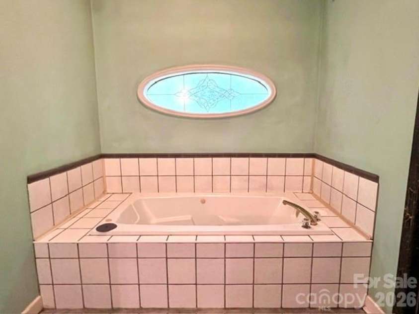 105 Chestnut Hill Road, Black Mountain, NC 28711.  MLS# CAR4405529, YatesRealty ID 38542. 