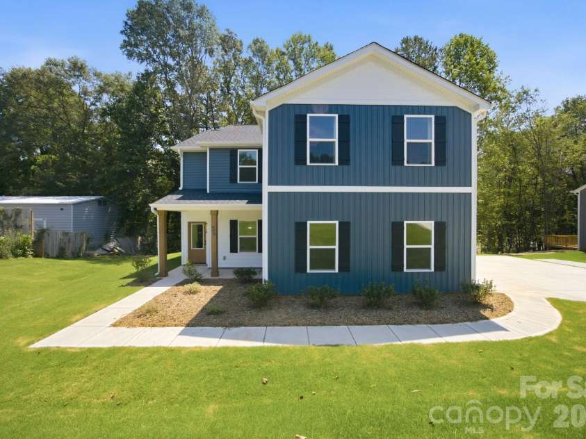 402 North Street, Dallas, NC 28034.  MLS# CAR4405932, YatesRealty ID 38545. 