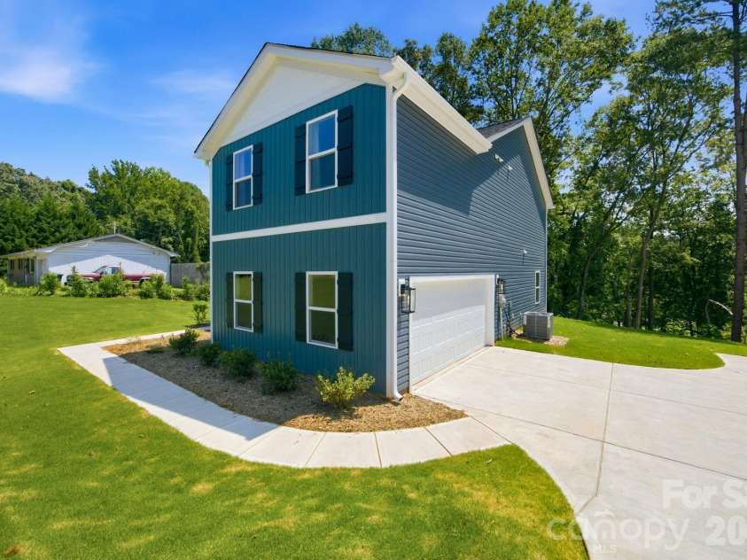 402 North Street, Dallas, NC 28034.  MLS# CAR4405932, YatesRealty ID 38545. 