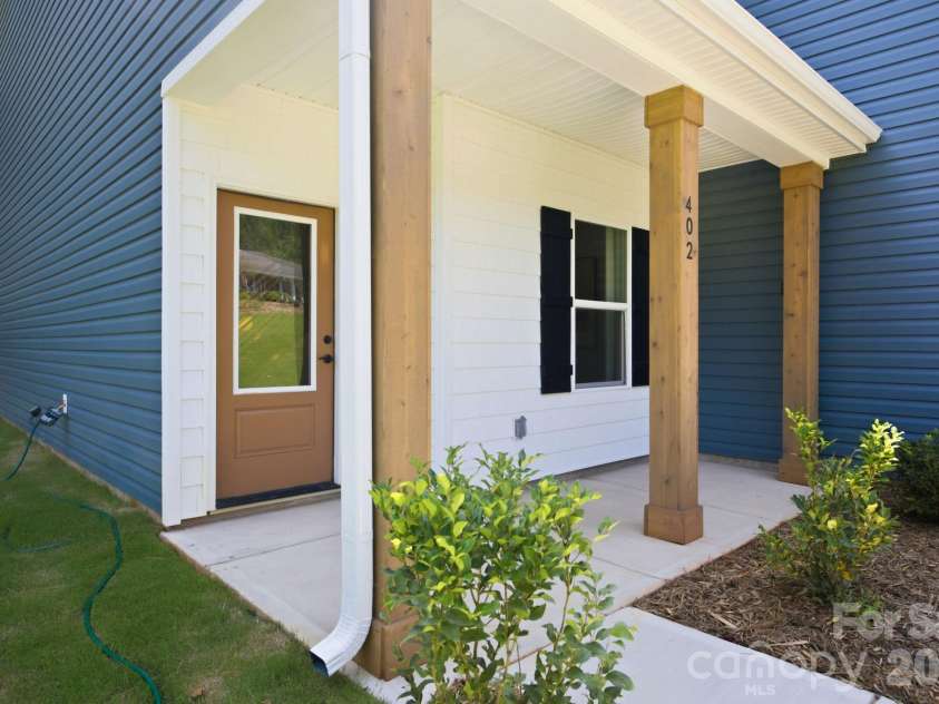 402 North Street, Dallas, NC 28034.  MLS# CAR4405932, YatesRealty ID 38545. 