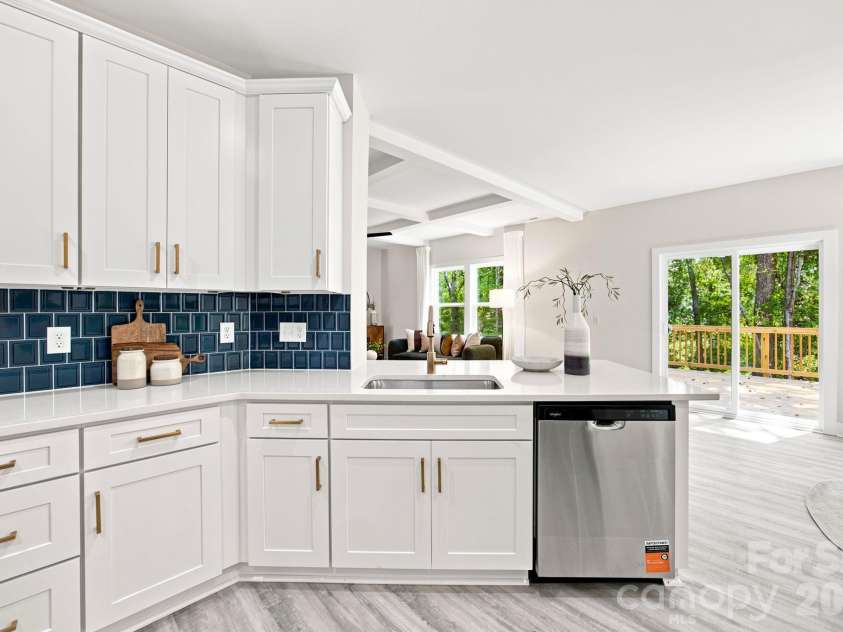 402 North Street, Dallas, NC 28034.  MLS# CAR4405932, YatesRealty ID 38545. 