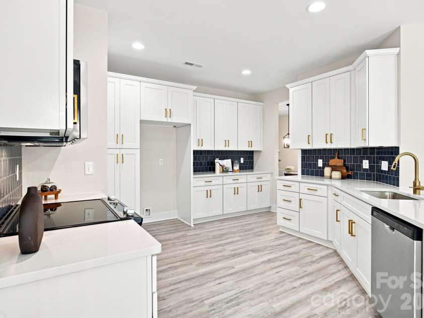 402 North Street, Dallas, NC 28034.  MLS# CAR4405932, YatesRealty ID 38545. 