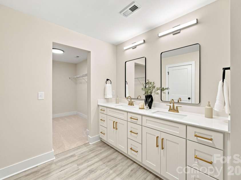 402 North Street, Dallas, NC 28034.  MLS# CAR4405932, YatesRealty ID 38545. 