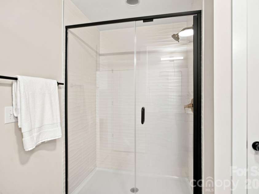 402 North Street, Dallas, NC 28034.  MLS# CAR4405932, YatesRealty ID 38545. 