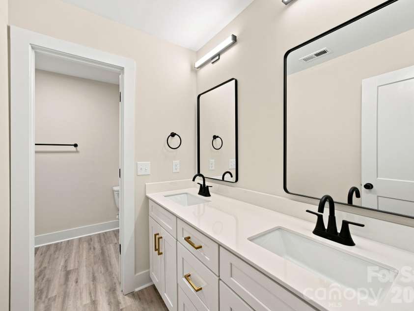 402 North Street, Dallas, NC 28034.  MLS# CAR4405932, YatesRealty ID 38545. 