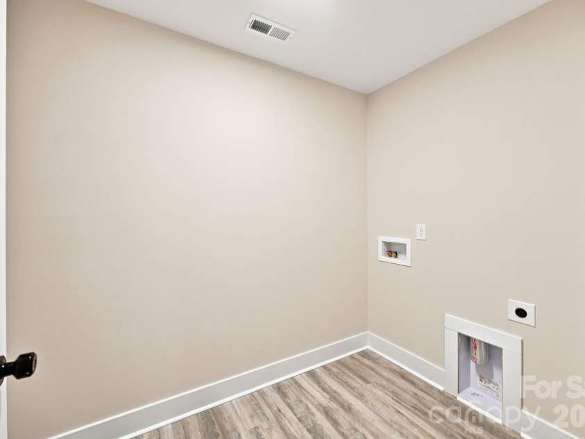 402 North Street, Dallas, NC 28034.  MLS# CAR4405932, YatesRealty ID 38545. 