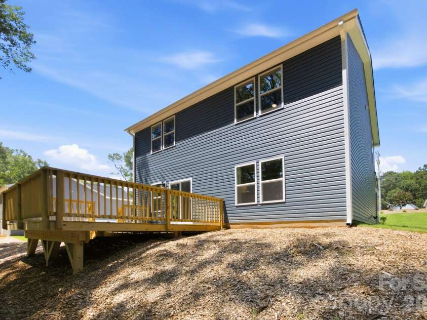402 North Street, Dallas, NC 28034.  MLS# CAR4405932, YatesRealty ID 38545. 
