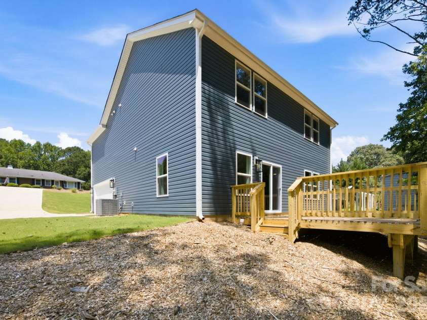 402 North Street, Dallas, NC 28034.  MLS# CAR4405932, YatesRealty ID 38545. 