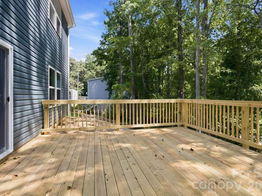 402 North Street, Dallas, NC 28034.  MLS# CAR4405932, YatesRealty ID 38545. 