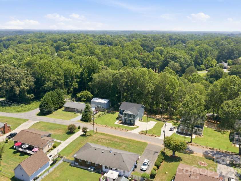 402 North Street, Dallas, NC 28034.  MLS# CAR4405932, YatesRealty ID 38545. 