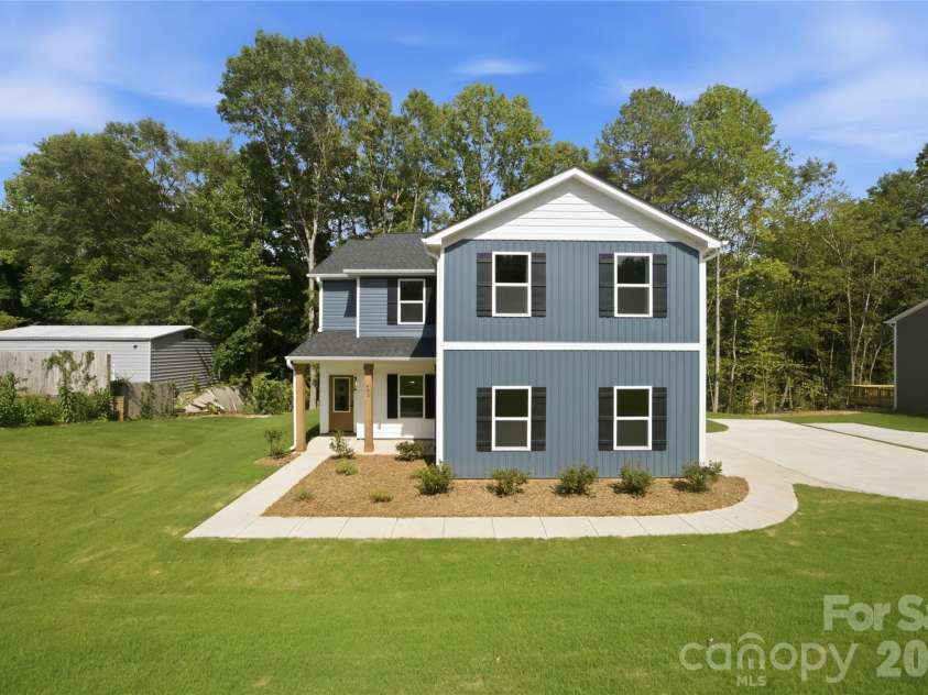 402 North Street, Dallas, NC 28034.  MLS# CAR4405932, YatesRealty ID 38545. 