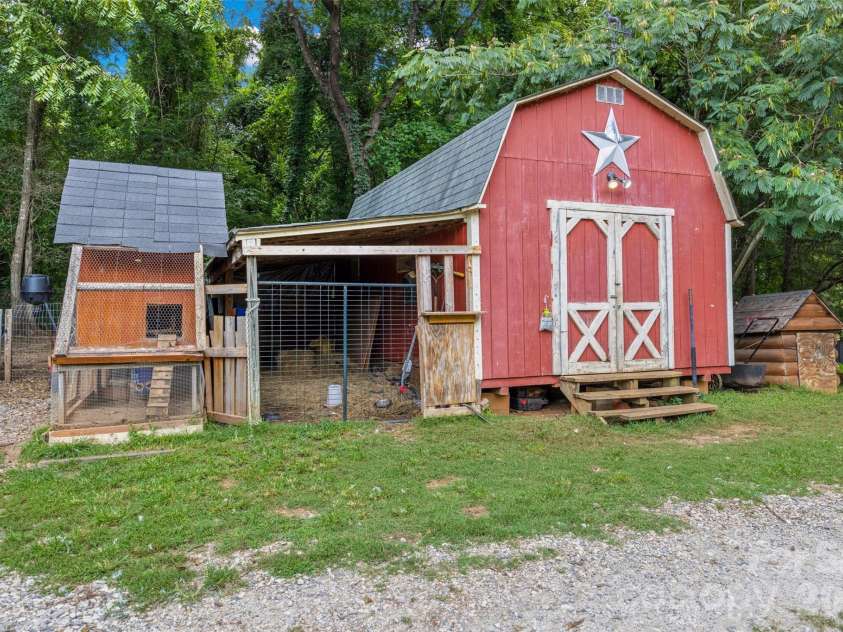 3448 Center Road, Chester, SC 29706.  MLS# CAR4403921, YatesRealty ID 38546. Shed and chicken coop