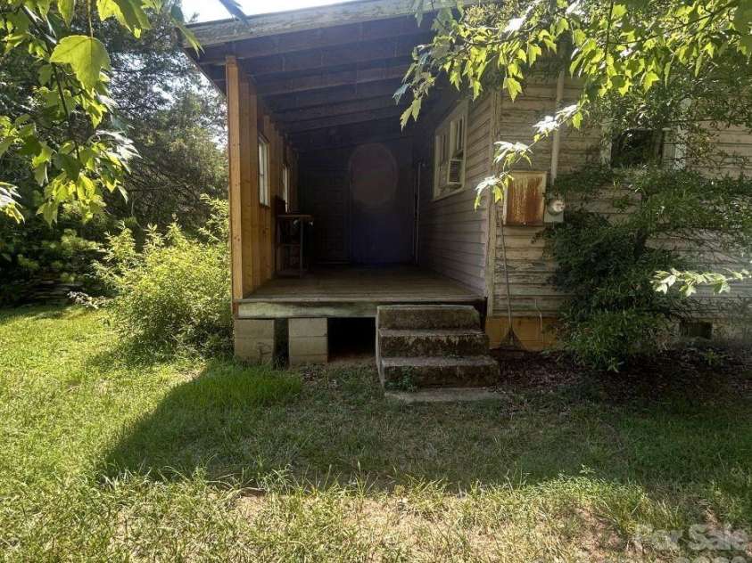 2981 Old Nc 150 Highway, Crouse, NC 28033.  MLS# CAR4404725, YatesRealty ID 38547. Back porch