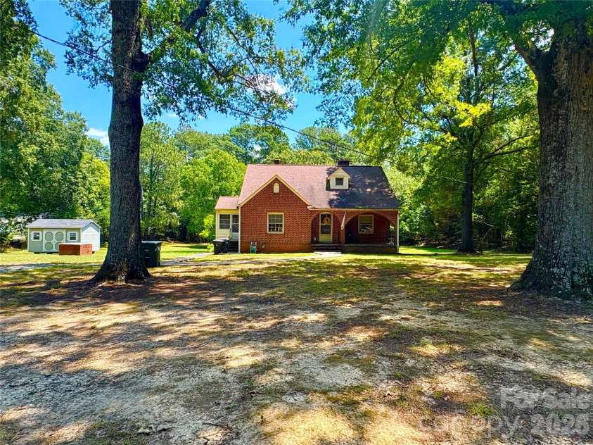 1801 Griffith Road, Monroe, NC 28112.  MLS# CAR4405949, YatesRealty ID 38548. 