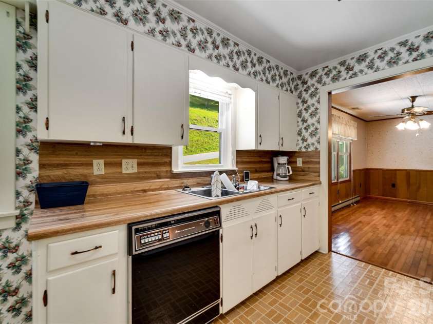 144 Cherry Street, Sylva, NC 28779.  MLS# CAR4355925, YatesRealty ID 3855. 