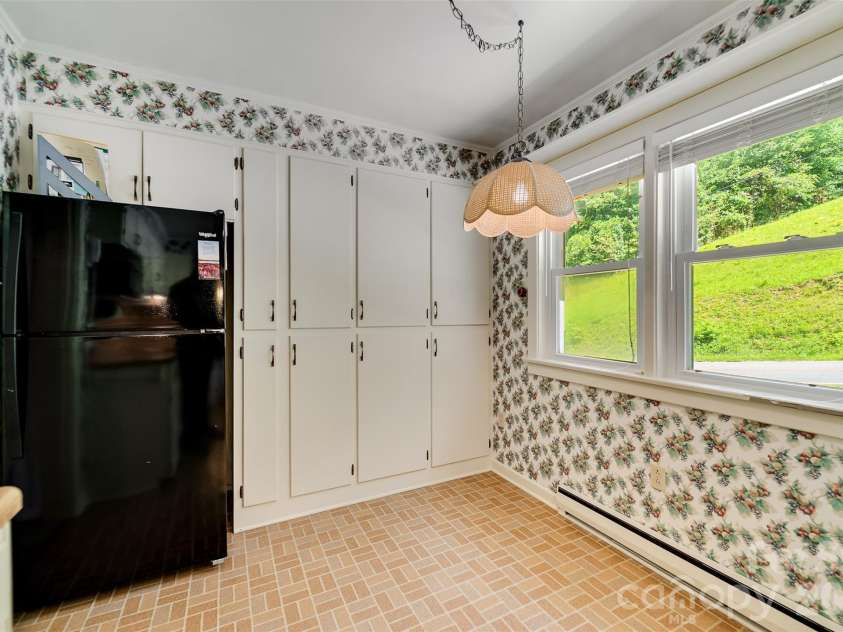 144 Cherry Street, Sylva, NC 28779.  MLS# CAR4355925, YatesRealty ID 3855. 