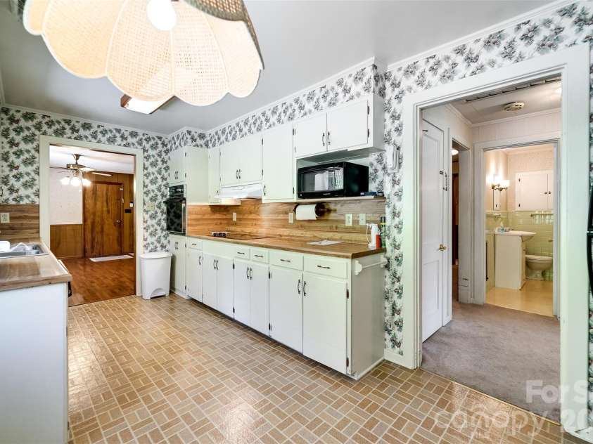 144 Cherry Street, Sylva, NC 28779.  MLS# CAR4355925, YatesRealty ID 3855. 
