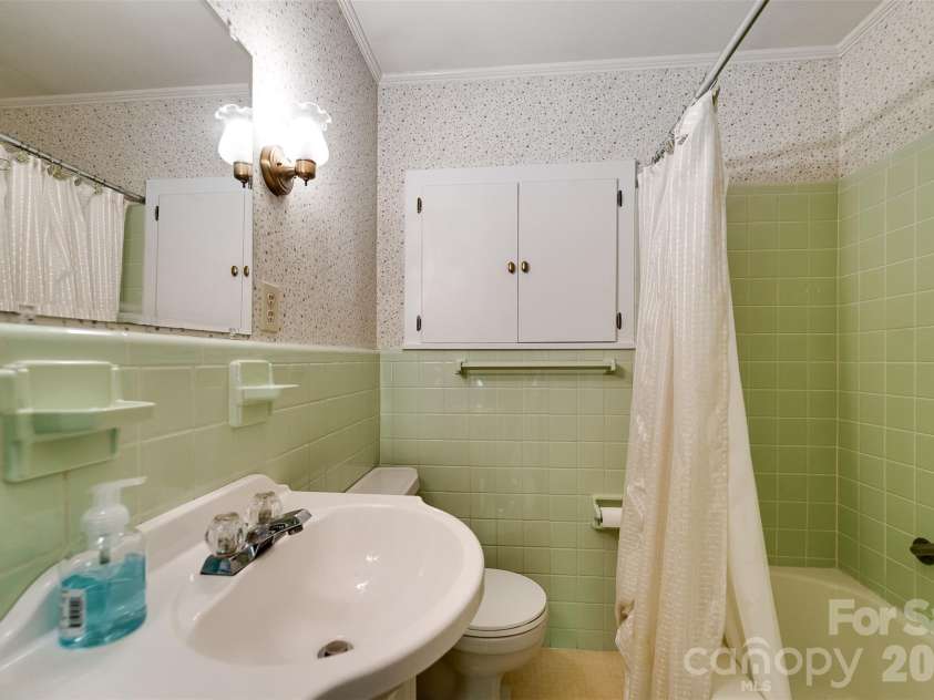 144 Cherry Street, Sylva, NC 28779.  MLS# CAR4355925, YatesRealty ID 3855. 