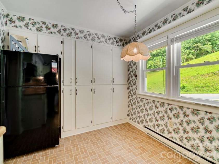 144 Cherry Street, Sylva, NC 28779.  MLS# CAR4421038, YatesRealty ID 3855. 