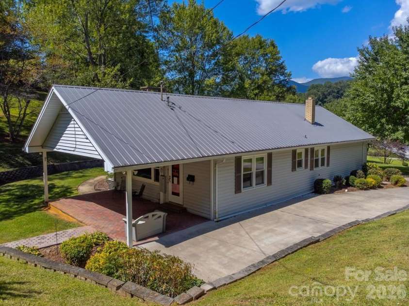 144 Cherry Street, Sylva, NC 28779.  MLS# CAR4421038, YatesRealty ID 3855. 