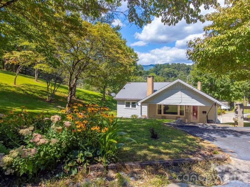 144 Cherry Street, Sylva, NC 28779.  MLS# CAR4421038, YatesRealty ID 3855. 