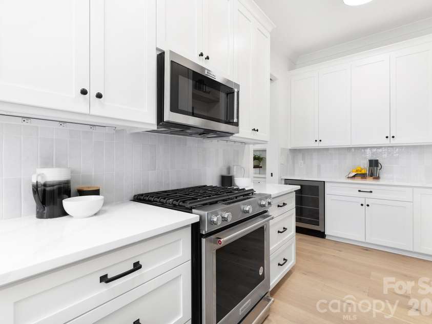 18304 Rosapenny Road, Charlotte, NC 28278.  MLS# CAR4329867, YatesRealty ID 3855. Full prep kitchen