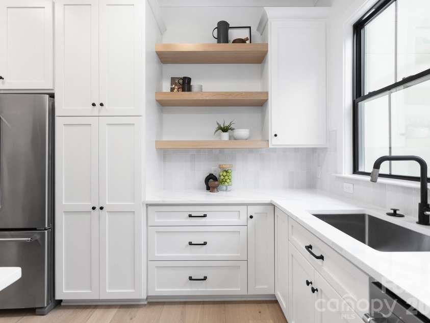 18304 Rosapenny Road, Charlotte, NC 28278.  MLS# CAR4329867, YatesRealty ID 3855. Separate prep kitchen