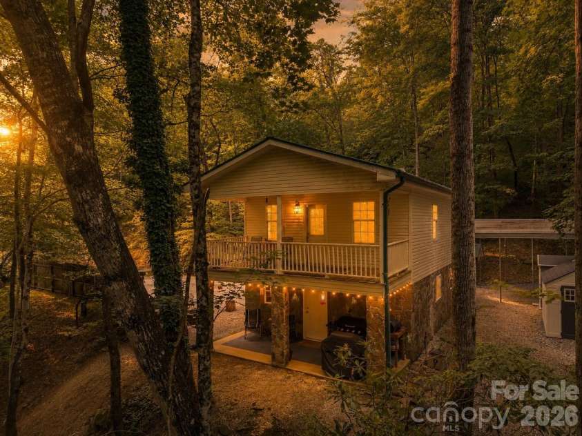 324 Bill Crisp Road, Robbinsville, NC 28771.  MLS# CAR4405913, YatesRealty ID 38552. 