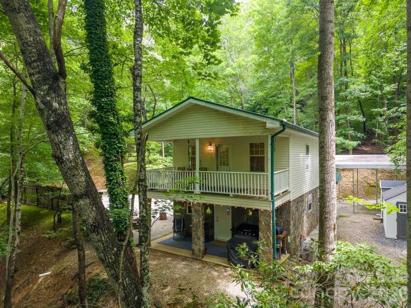 324 Bill Crisp Road, Robbinsville, NC 28771.  MLS# CAR4405913, YatesRealty ID 38552. 