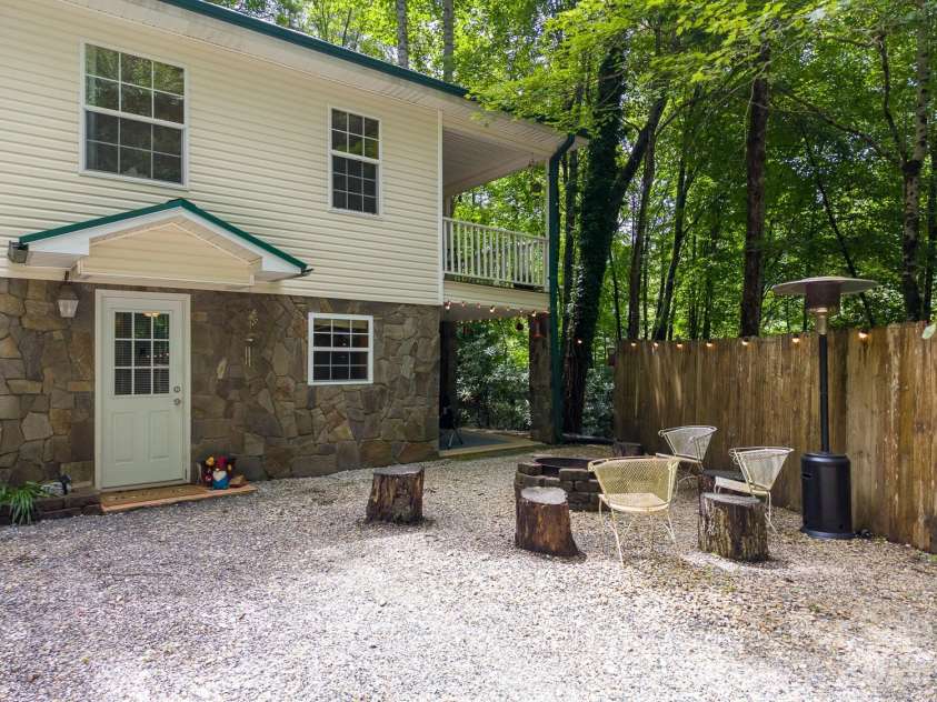 324 Bill Crisp Road, Robbinsville, NC 28771.  MLS# CAR4405913, YatesRealty ID 38552. 
