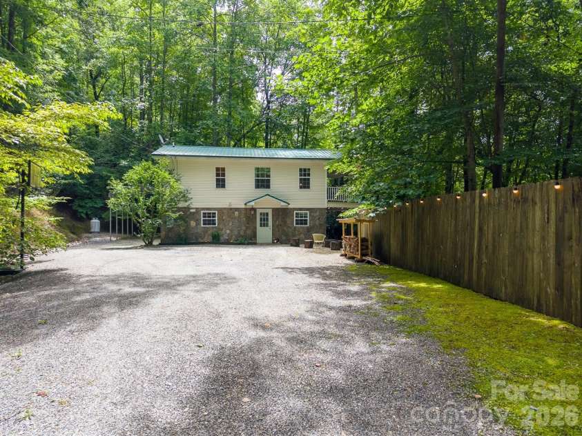 324 Bill Crisp Road, Robbinsville, NC 28771.  MLS# CAR4405913, YatesRealty ID 38552. 
