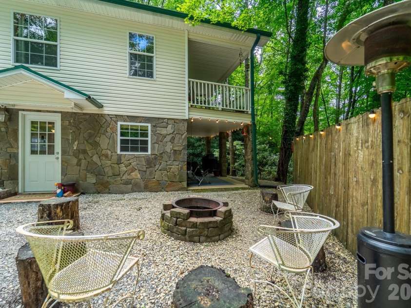 324 Bill Crisp Road, Robbinsville, NC 28771.  MLS# CAR4405913, YatesRealty ID 38552. 