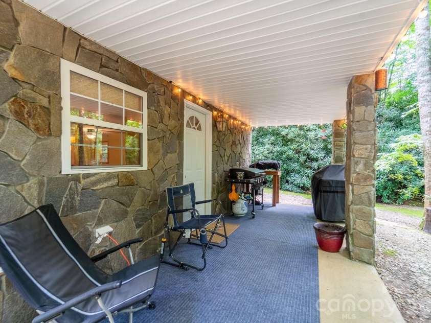 324 Bill Crisp Road, Robbinsville, NC 28771.  MLS# CAR4405913, YatesRealty ID 38552. 
